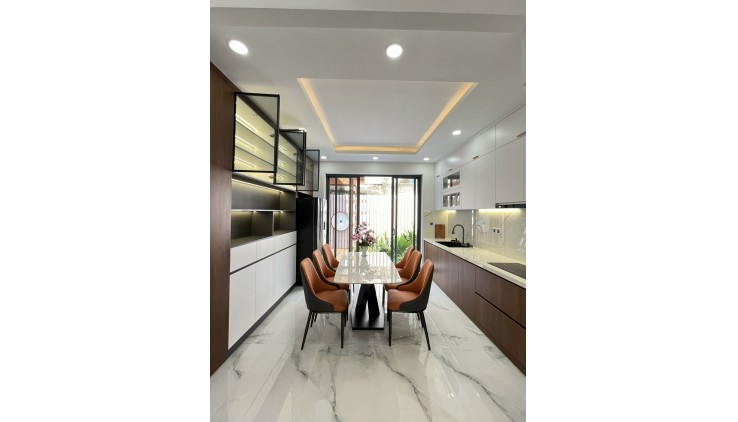Nhà đẹp nung ninh, ngay khu công nghệ cao Quận 9 - sổ hoàn công đủ chờ sang tên